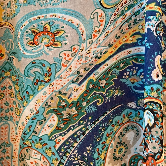 Lightweight top with beautiful colors - Picture 3 of 6